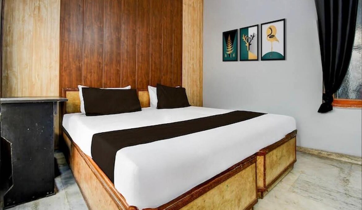 Deluxe Room AC
