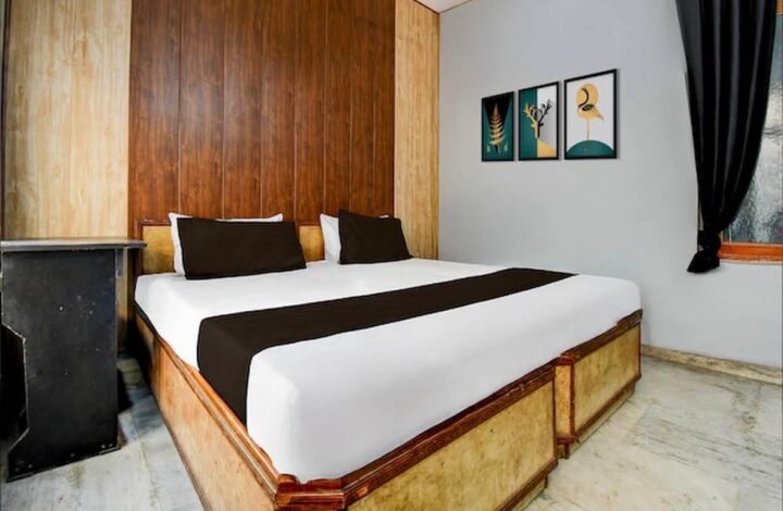 Deluxe Room AC